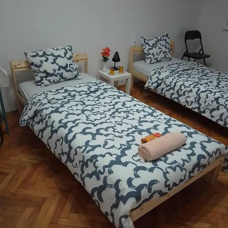 Homestay Steady Guests Rooms,